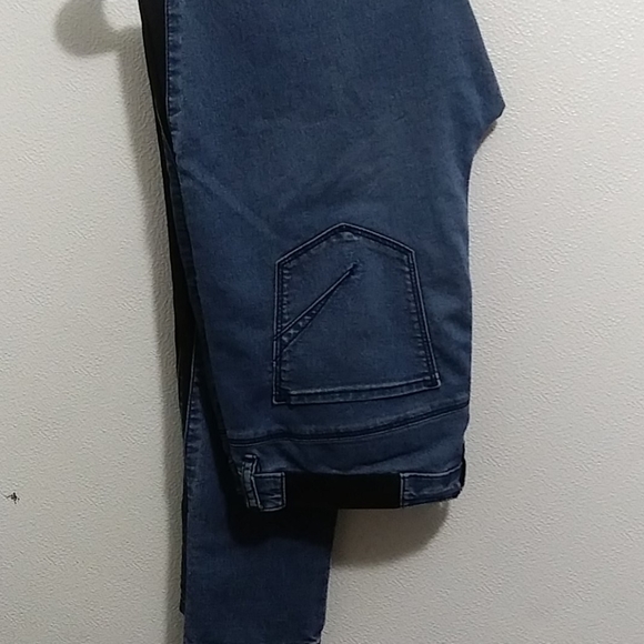 Vera Wang Jeans - Picture 2 of 4